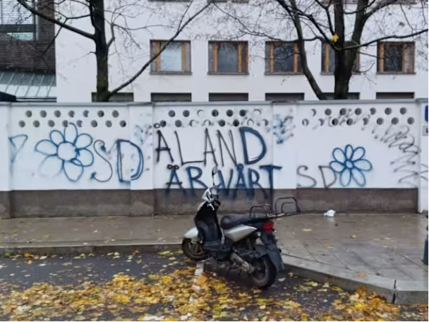 Забор посольства Финляндии в Москве Фото: Lehtikuva