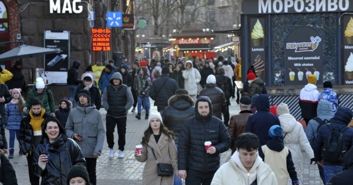 У МОЗ обнадіяли: Україна минає пік захворюваності на COVID-19, рівень шпиталізацій знизився