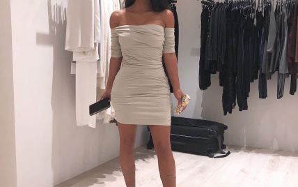Снова хвастается: Ким Кардашьян в винтажном мини-платье сделала фото в своей гардеробной