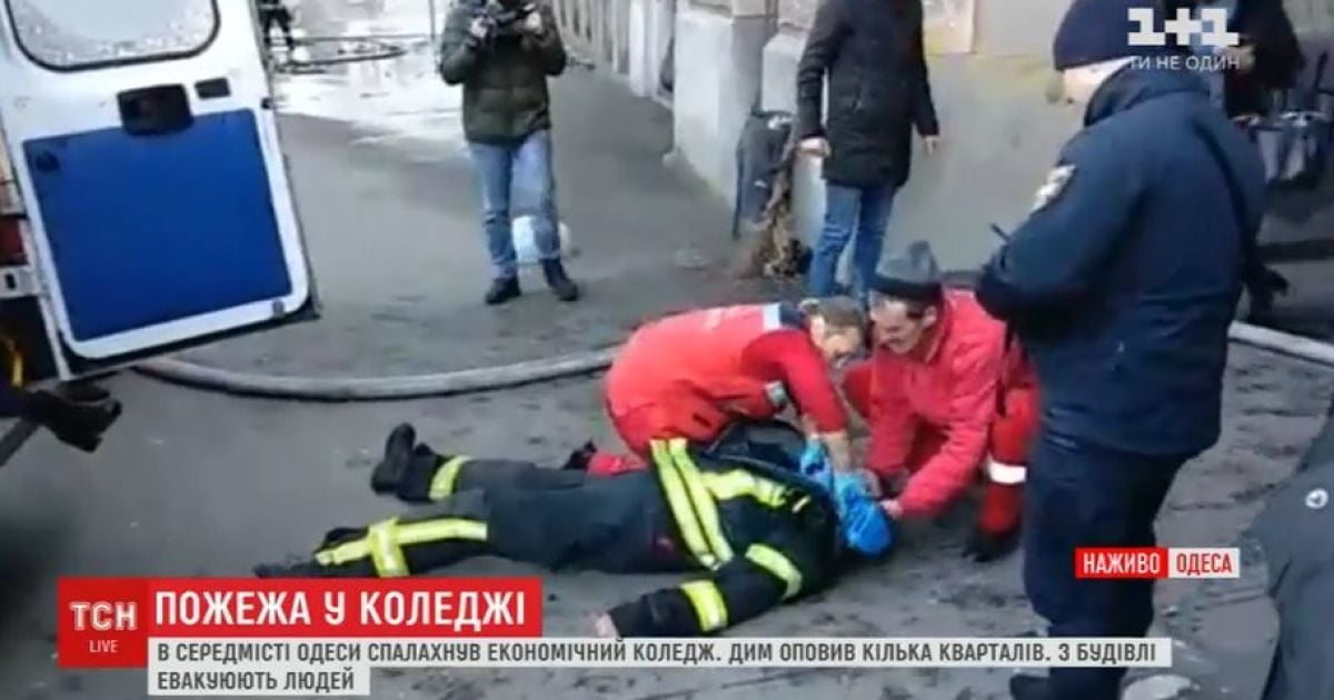 Пожар в одесском колледже: скорые вывозят пострадавших, а движение в центре города парализовано