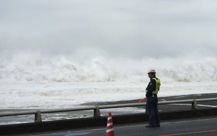 Японія зустріла один з найпотужніших тайфунів за 50 років. "Хагібіс" вже почав забирати життя людей