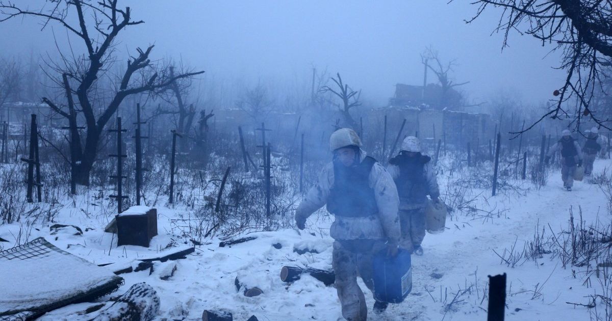Во время обстрела на Донбассе боевики разрушили два дома. Хроника АТО