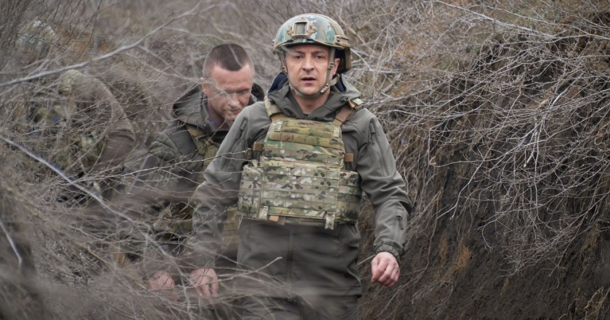 Обострение на донбассе: зеленский заявил о готовности украины к вторжению рф