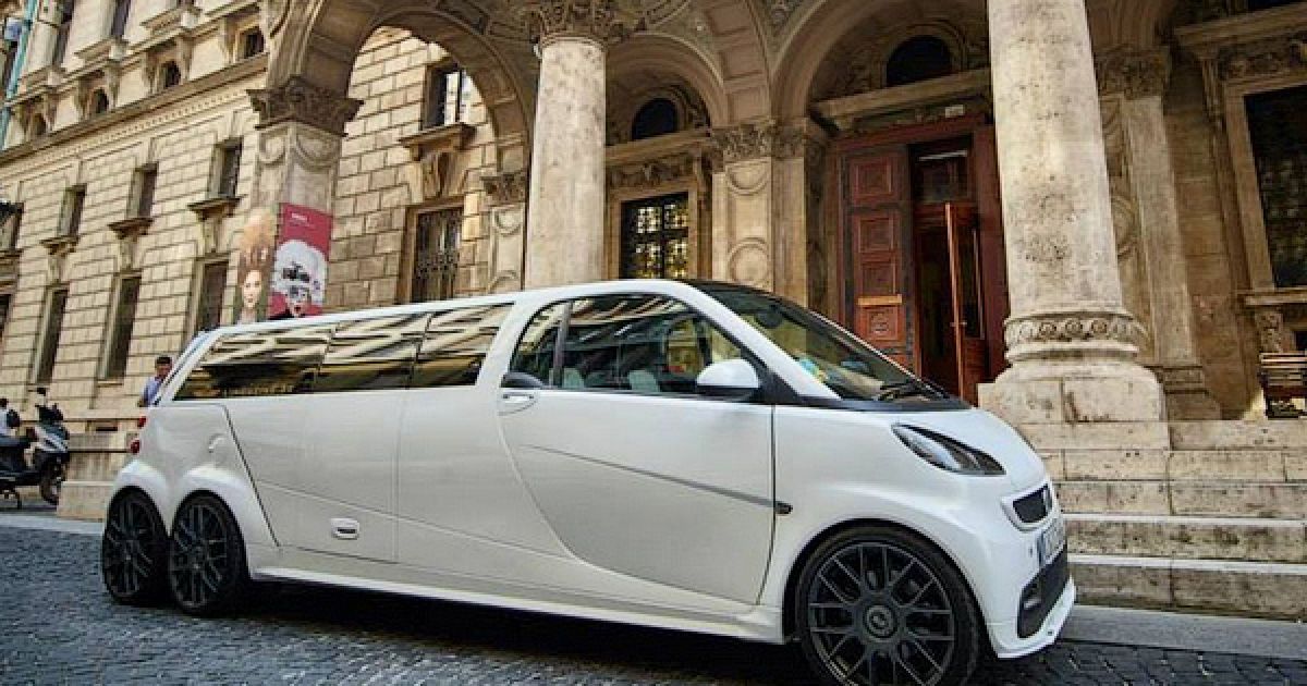 Smart превратили в шестиколесный свадебный лимузин (видео)