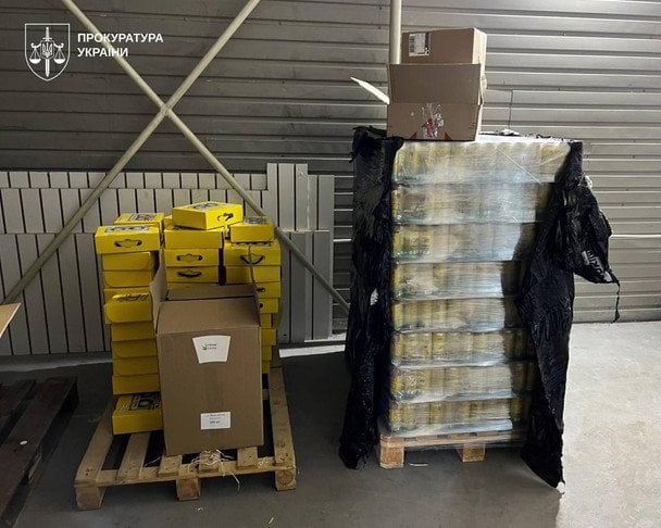 Справи про наркотики та відмивання коштів: у відомій мережі проводять обшуки