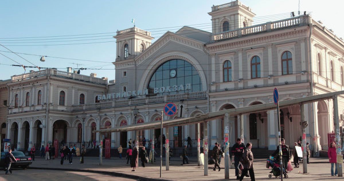 Угроза взрыва стала причиной эвакуации людей с вокзала.