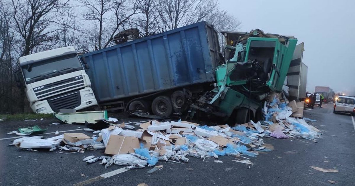 Смертельное ДТП в Николаевской области: водитель погиб, когда ремонтировал грузовик (фото)