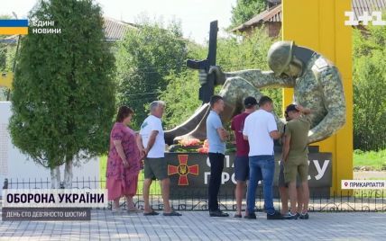 У селі на Прикарпатті пам’ятник радянському солдату завдяки реставрації перетворили на монумент воїнам ЗСУ