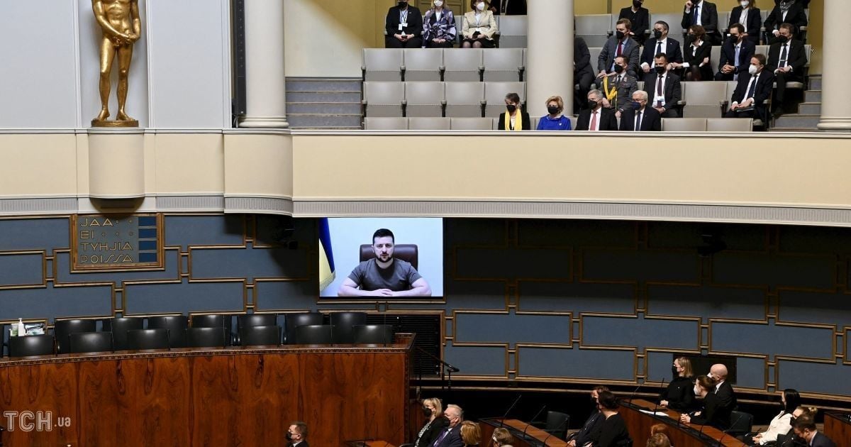 Зеленський різко висловився про затягування ЄС та США з наданням Україні необхідного важкого озброєння