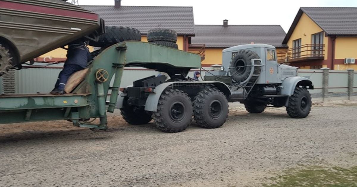 До Кирилівки для порятунку людей, відрізаних від суходолу через шторм на морі, доправили плавучий транспортер