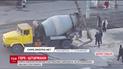 Бетономешалка снесла электроопору, чуть не убив горе-штурманов
