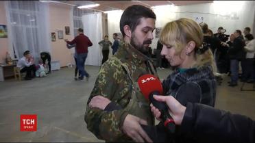 Подготовка к рождественскому балу: ветераны АТО учатся танцевать