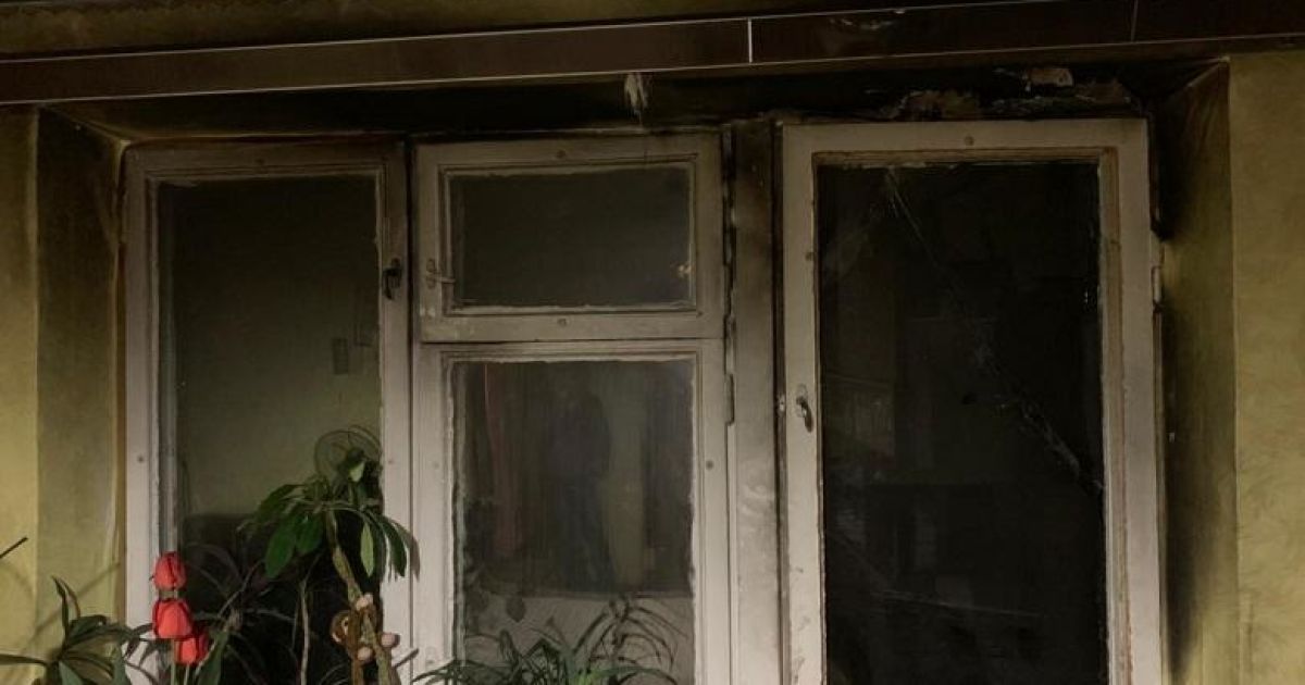 У Києві п'яний чоловік після сварки з дружиною підпалив балкон власної квартири (фото)