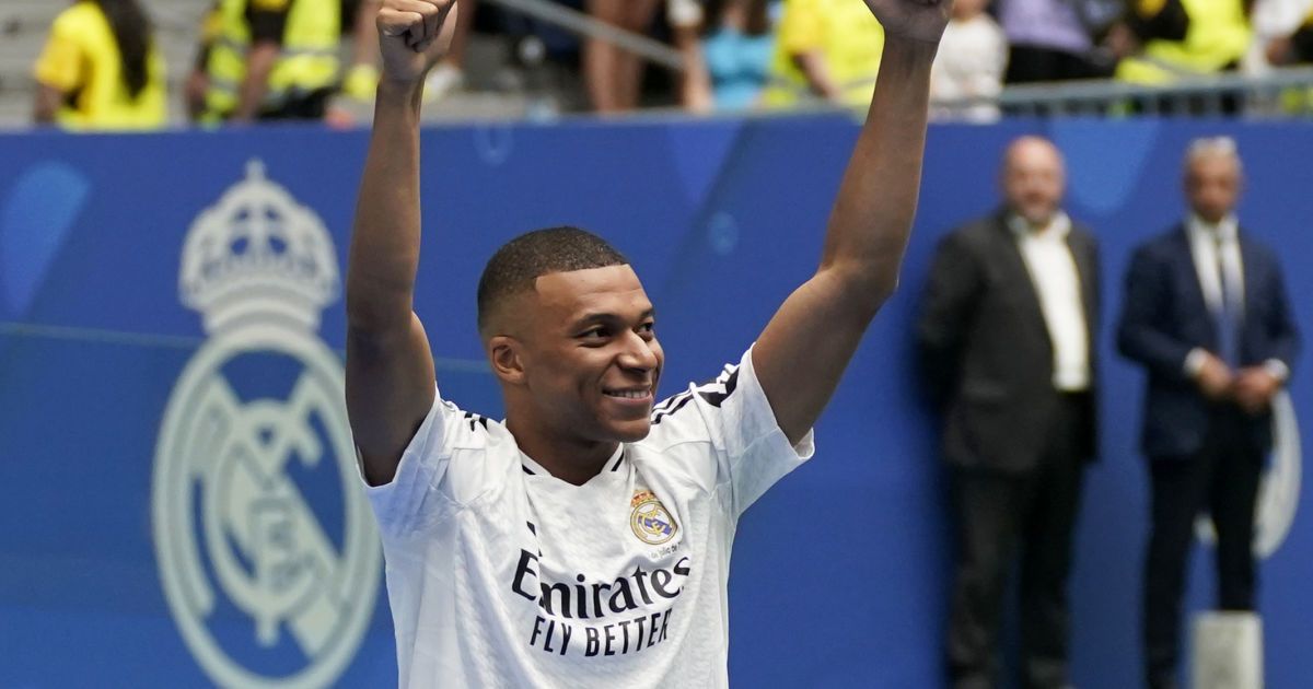 Кіліан Мбаппе може дебютувати за мадридський "Реал" у матчі за Суперкубок УЄФА