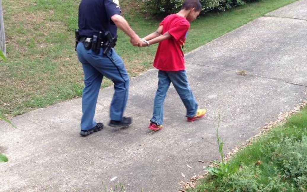 У матері виявився специфічний погляд на виховання / © Facebook/Chiquita Hill