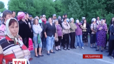 Шкільна реформа на Хмельниччині довела до перекриття дороги розлюченими людьми