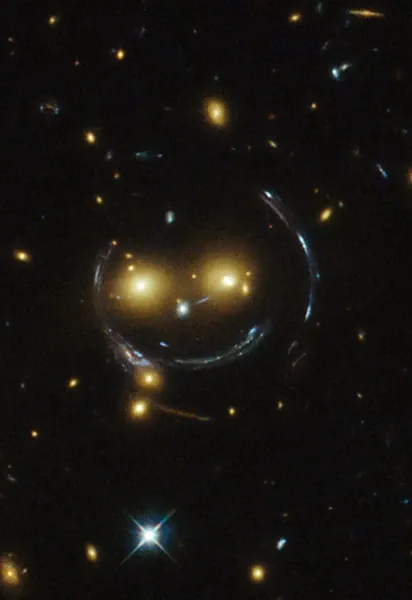 Гравитационная линза вокруг скопления галактик SDSS J10384849