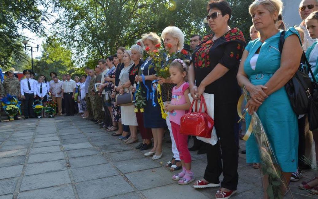 В прифронтовом Старобельске установили памятник погибшим героям / © Facebook/пресс-центр штаба АТО