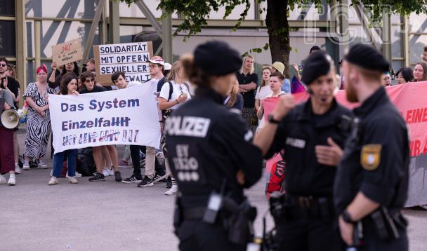 Акція протесту проти Тілля Ліндемана перед концертом Rammstein у Мюнхені / © Getty Images
