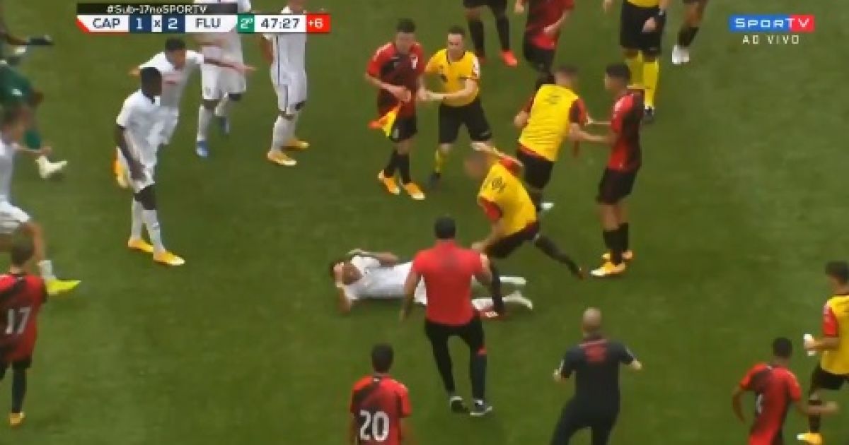 Девять удалений: финал юношеского чемпионата Бразилии завершился массовым побоищем (видео)