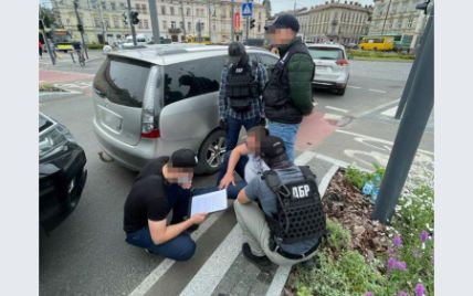 Во Львове прокурор требовал взятку от полицейского: его задержали (фото)