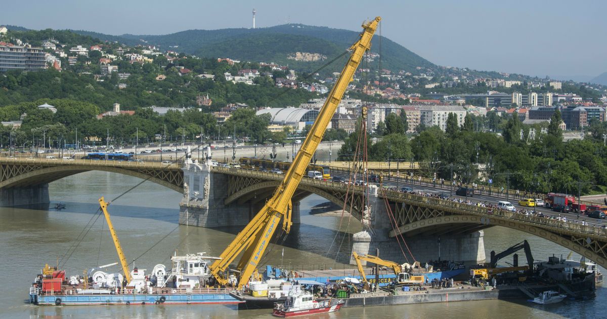 Кораблекрушение в Будапеште. Из Дуная вытащили затонувший катер – там нашли еще четырех жертв