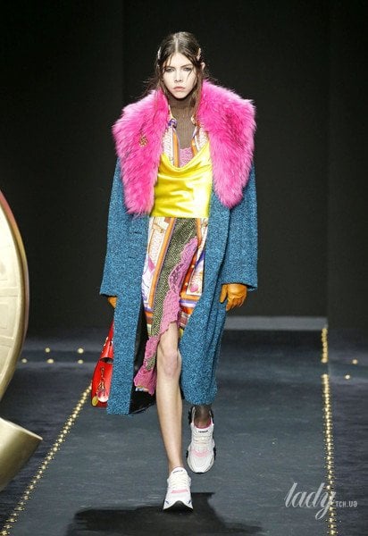 Коллекция Versace прет-а-порте сезона осень-зима 2019-2020 / © East News