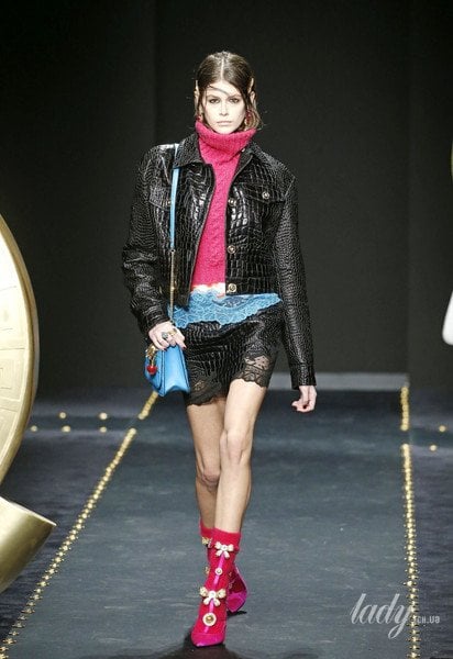 Коллекция Versace прет-а-порте сезона осень-зима 2019-2020 / © East News
