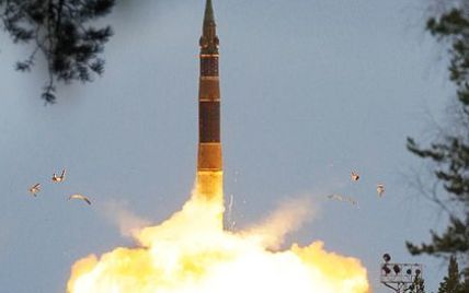 РФ успешно испытала межконтинентальную баллистическую ракету "Тополь"