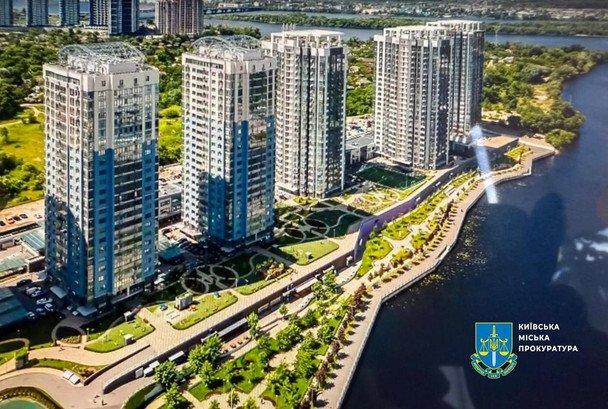 Киевлянам вернули свободный доступ к набережной Днепра возле River Mall (фото)