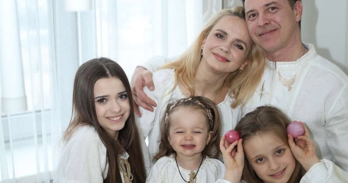 Лілія Ребрик з чоловіком та доньками