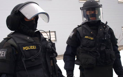 В Австрії затримали двох пособників паризьких терористів: жили в притулку для біженців