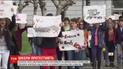 В США десятки тысяч учеников вышли на масштабные протесты