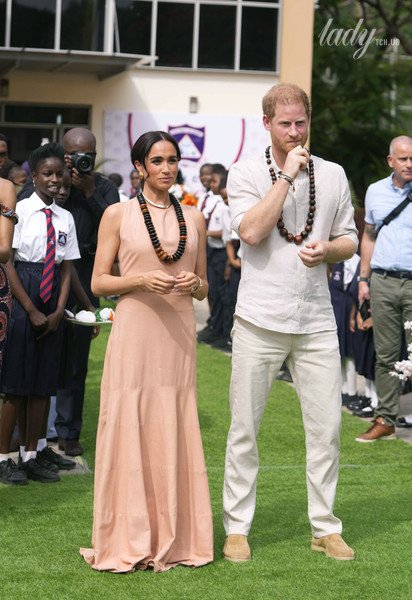 Меган Маркл и принц Гарри в Нигерии / © Associated Press