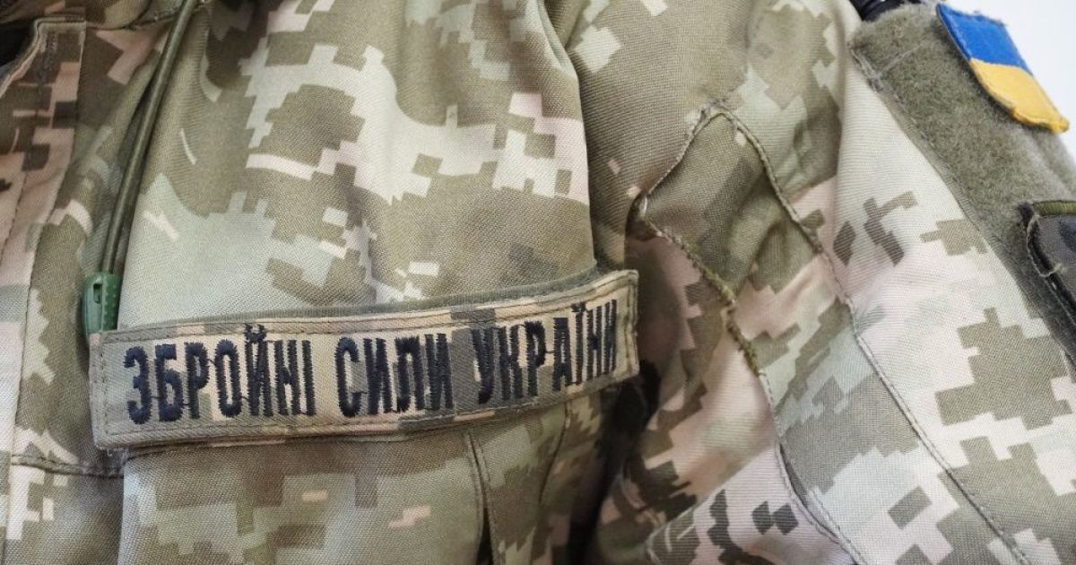 У Ботсаду невідомі поранили військового