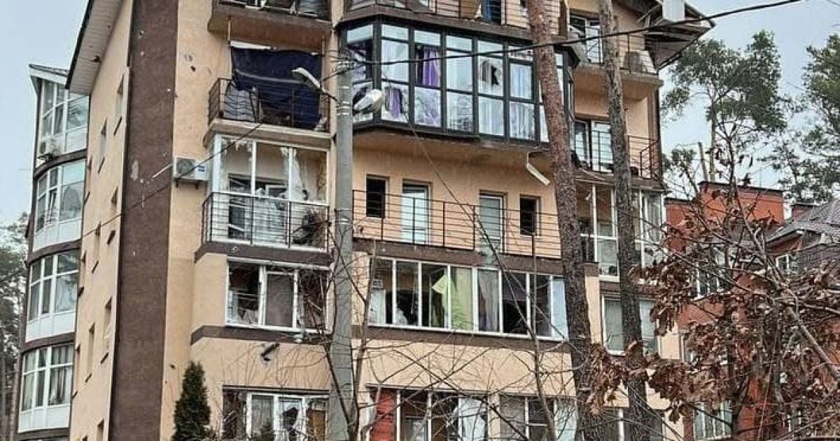 Последствия бомбардировки в Ирпене: появились фото и видео разрушенных домов