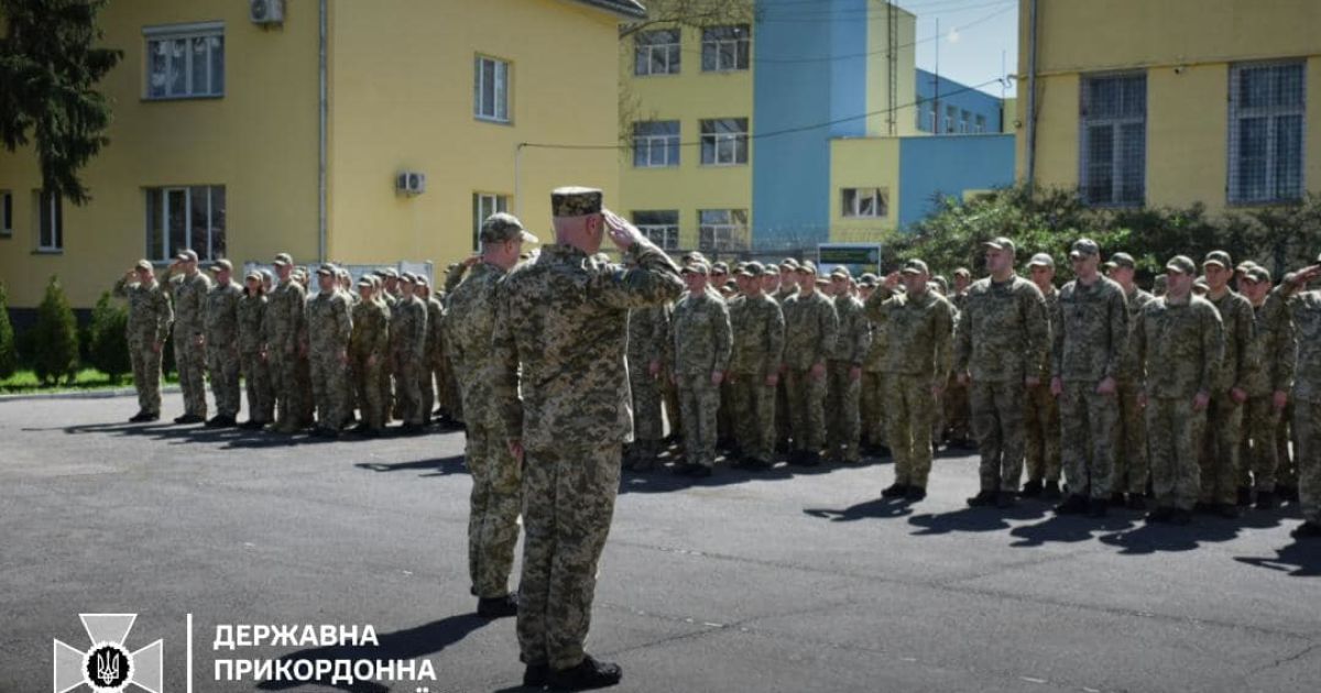 На Закарпатті демобілізували перших строковиків