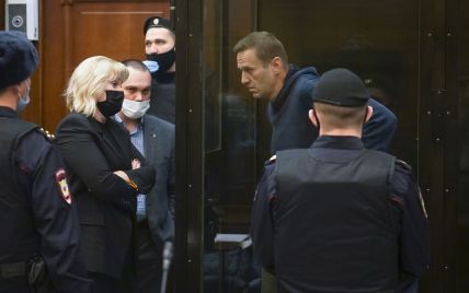 Навальному не дають спати: юристи політика вимагають припинити тортури і звинувачують Путіна