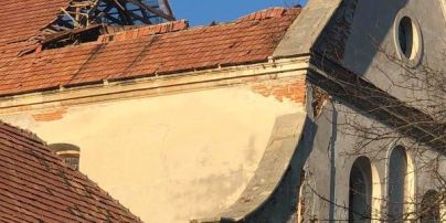 На Львівщині обвалився дах монастиря капуцинів. Наслідки руйнування пам’ятки з’явилися на відео з дрона