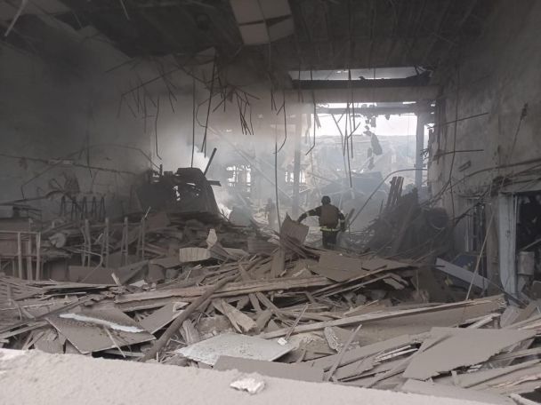 На Горловском направлении повреждено здание предприятия в Константиновке.