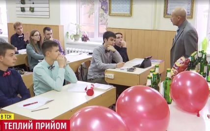 Лучший учитель Украины вернулся в родной лицей