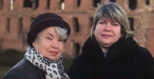 Алла Стадницька з донькою, яка мешкає у Росії / Фото: скриншот з відео