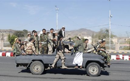 Арабская коалиция возобновила бомбардировку военных объектов в Йемене