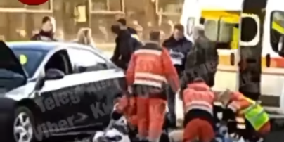 У Києві водій знепритомнів просто на дорозі, вилетів на зустрічну смугу та зіштовхнувся з іншим авто
