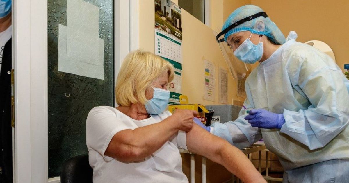 В Украине начали выдавать Международное свидетельство о вакцинации от COVID-19: кто и как его получит