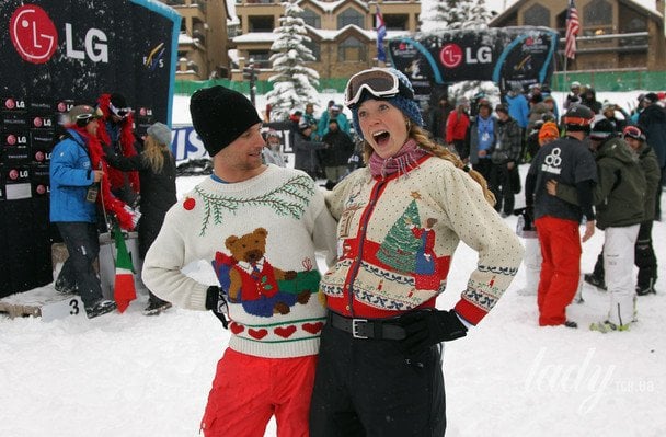 Пара у&nbsp;кумедних светрах із&nbsp;візерунками / &copy; Getty Images