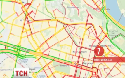 Пробки впервые с прошлой зимы парализовали дороги Киева