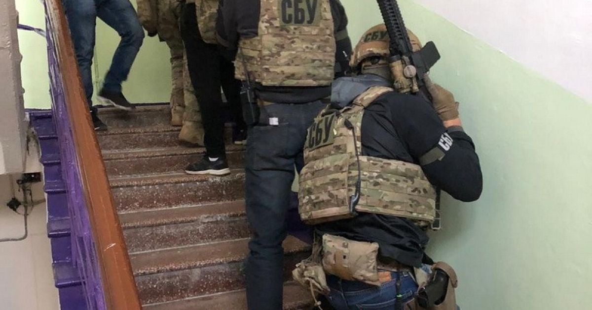 Требовал $30 тысяч у иностранца: СБУ задержала собственного сотрудника за взятку