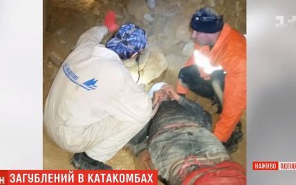 Как друзья и жена спасли спелеолога, который сломал ногу в катакомбах