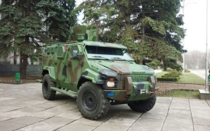 "АвтоКрАЗ" передал военным восстановленный бронеавтомобиль Спартан